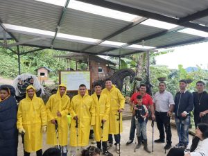 Participants of the Arts and Crafts course of the CFI Asoprovida in a practical workshop.